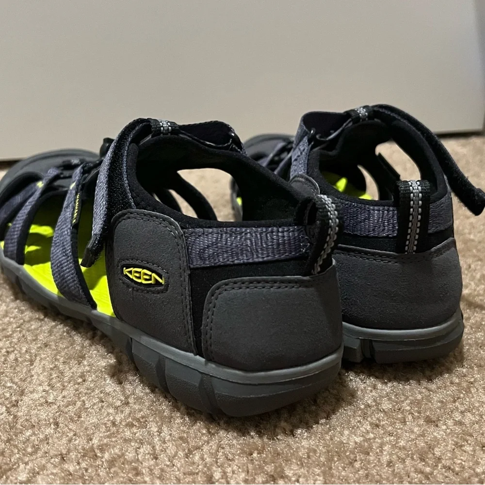 New Keen Men Sandal Size 8 Gray Lime Green Black Washable Water Light Youth